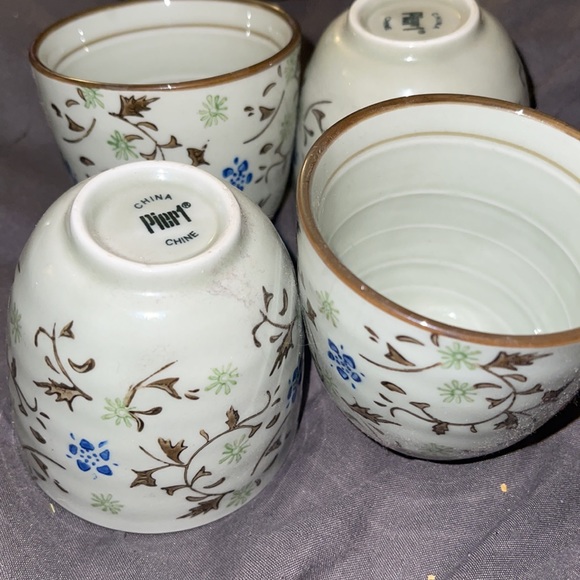 Pier1 imports China set, with stand and 4 original cups. - Picture 2 of 4